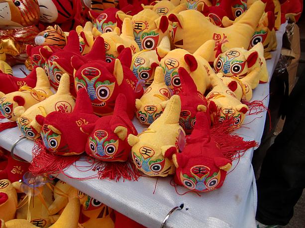 こちらは伝統的なトラの人形。子どもが勇ましく育つようにとの願いが込められています。