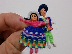 ペルーの人形バッジ。