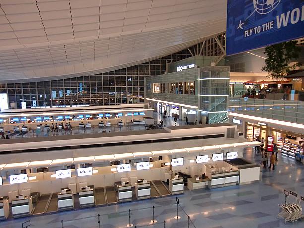 10月21日にオープンした羽田国際空港から上海に出発。さらに便利になり、上海もさらに近くなりました。
