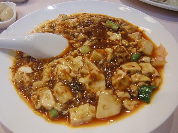 でも、麻婆豆腐は別。トウガラシが効いていて、辛いもの好きにはたまらない味のハズ。