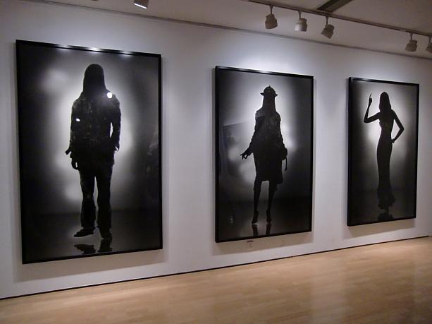日本からはパリ在住の写真家、オノデラユキが出展。1月23日まで開催中です。