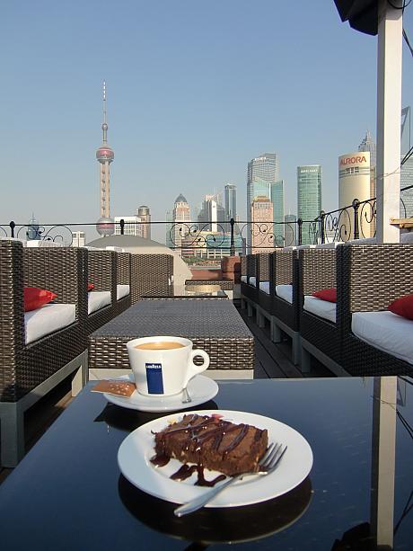 外灘に絶景カフェを見つけました。