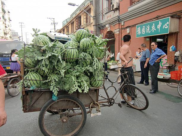 蔓と葉っぱ付きを荷車で。