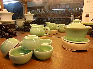 蓋碗と茶海、茶杯のセット。いちばんシンプルな茶道具セットです。