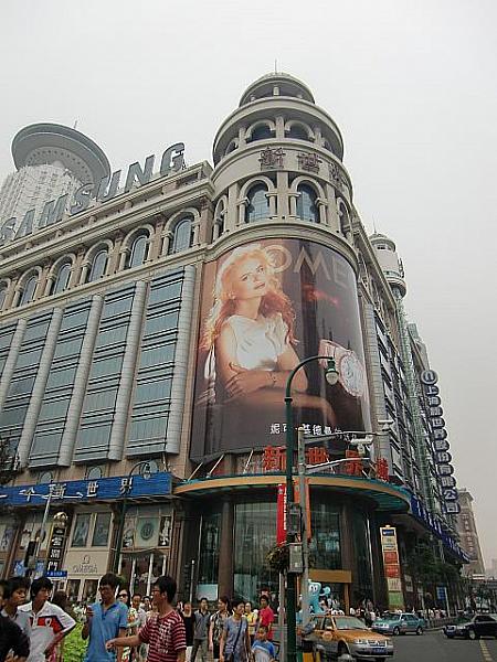 上海らしさ満点のデパート「新世界」