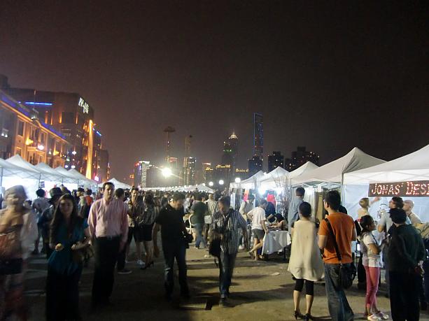 深夜1〜2時まで開催するデザフェスは上海ならでは?　深夜でも人人人!