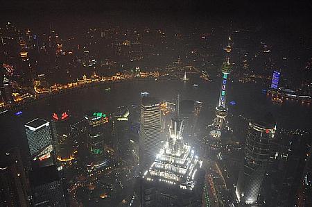 「上海環球金融中心」の展望台からの夜景。