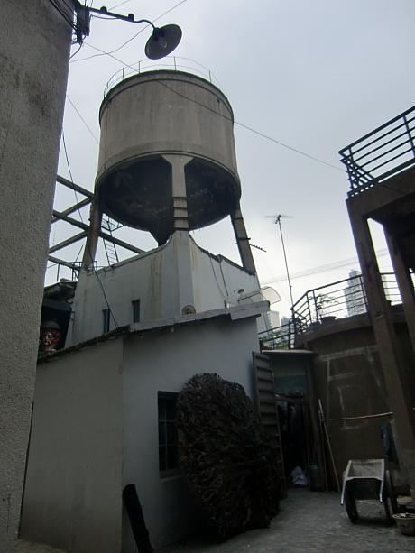 古い給水塔も鑑賞の価値あり。
