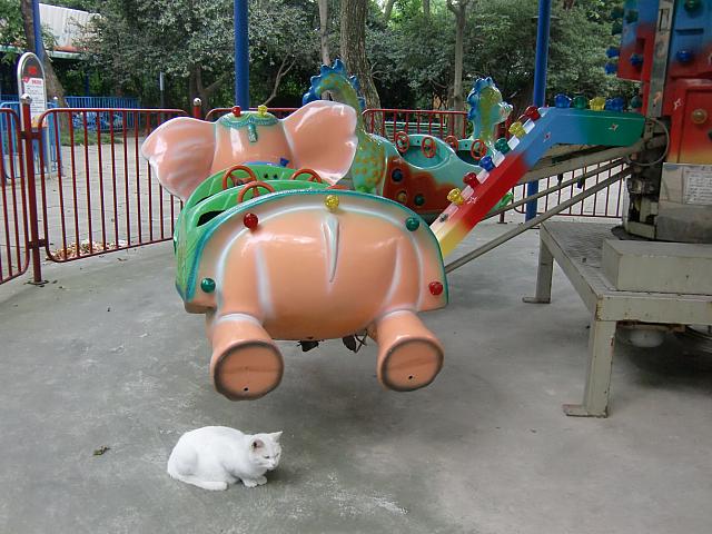 中山公園」のレトロ遊具たち。 | 上海ナビ