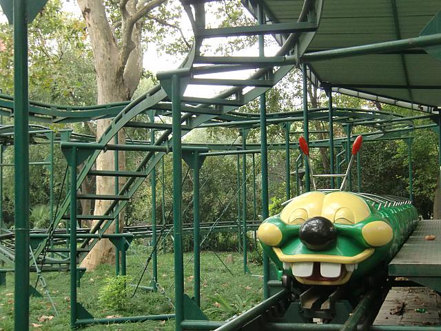 中山公園」のレトロ遊具たち。 | 上海ナビ