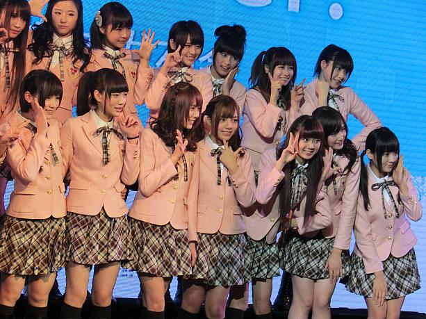 SNH48一期生の24人が初めてファンの前に登場。ナビも徐々に顔と名前を覚えて行こうと思います!