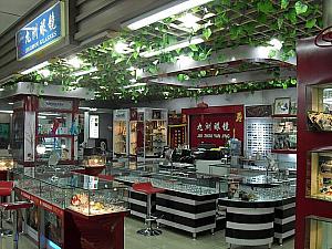 サングラスからカラコンまで揃う上海駅エリアのメガネ市場