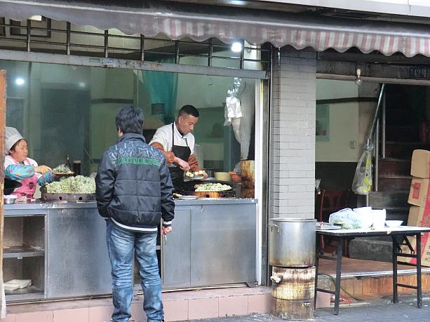 庶民的なお店や美容関係の問屋が集まる広東路周辺。