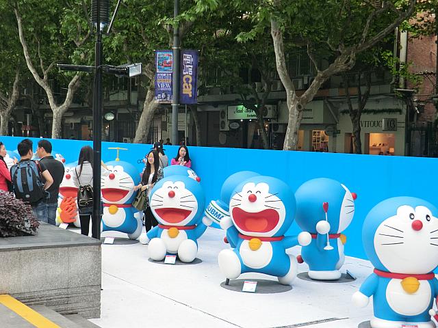 6月16日まで 新天地 をドラえもんがジャック中 上海ナビ