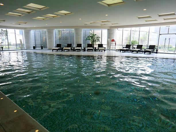 「ヒルトン虹橋」のプールはとにかく大きい!