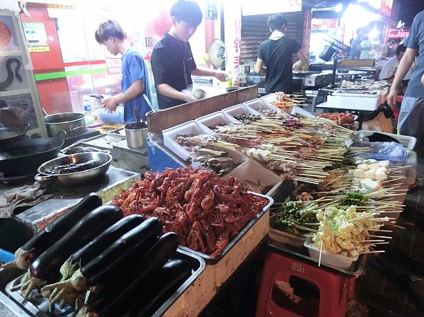 彭浦新村など、住宅街の屋台も夏はにぎやか