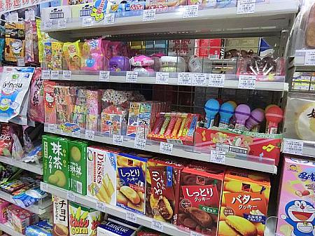 コンビニやスーパーでは日本のお菓子も手に入ります