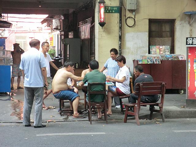 残暑が続く上海の街角風景 上海ナビ