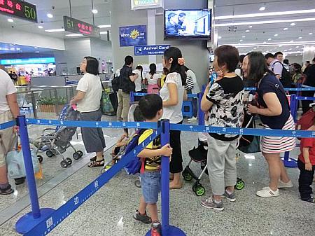 浦東国際空港のイミグレには子連れ専用カウンターがあります