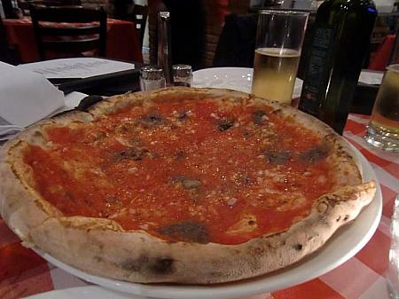 ゲストハウス併設の「Bella Napoli」はかまど焼きのピザが絶品