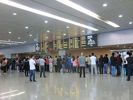 浦東国際空港第2ターミナルに到着します
