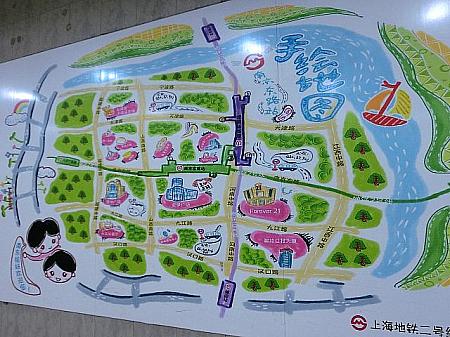 最寄りの地下鉄2、10号線「南京東路」駅構内には、わかりやすい絵地図が掲示されています