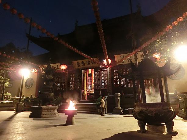 今年の夏のナビお勧め夜スポットは「玉仏寺」。9月まで、21時まで開放されています（最終入場20時）