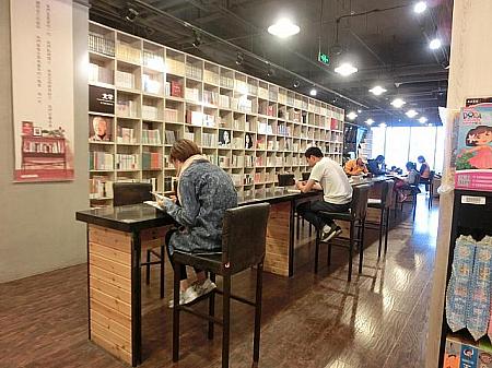 カフェや雑貨店併設の書店が増加