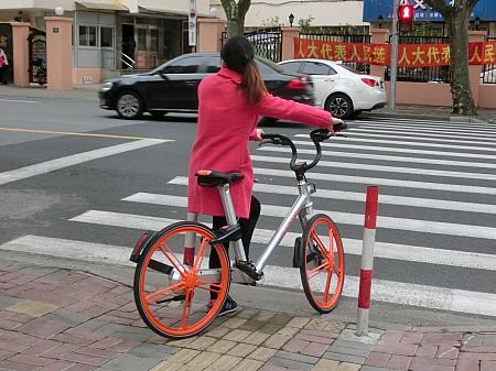 種類も増えてきましたが、主流はこのオレンジとシルバーの自転車です