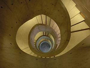 「藝倉美術館」内の螺旋階段