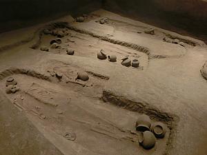 新石器時代のお墓の跡をそのまま展示