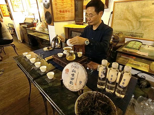 雲南省からプーアール茶の専門家・周先生を招いてのワークショップ