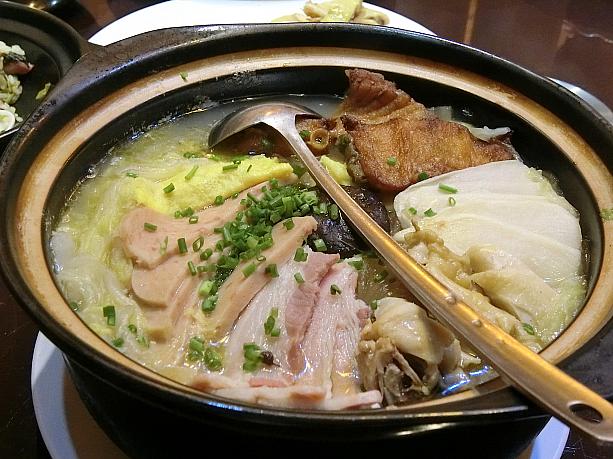 上海郊外の農村部の定番料理といえば「腌篤鮮」。タケノコや塩漬け豚肉の土鍋スープです
