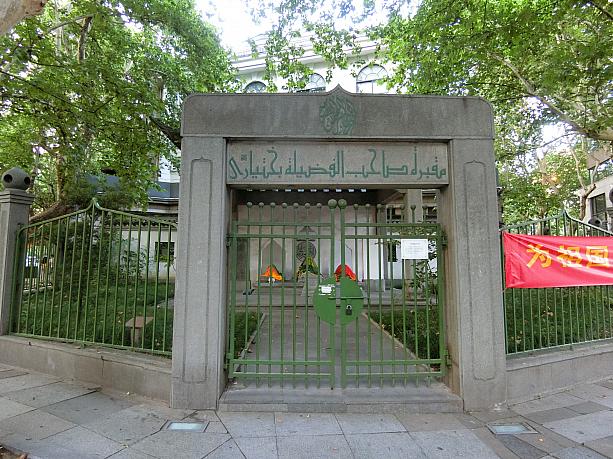 一角には、南宋時代（!）に杭州にやってきたというイスラム教宣教師の墓地も。興味深い見どころ盛りだくさんのストリートです
