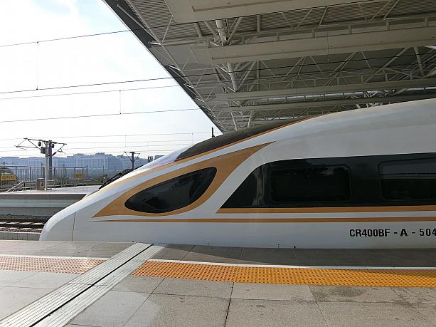9月に開通した、香港まで直通で行ける高速鉄道に乗ってきました。1日一本の運行です
