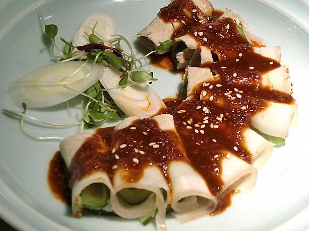 辛そうなタレも、食べてみるとほどよい風味。「微辣（辛さ控えめ）」が最近の四川料理のトレンドなのかも