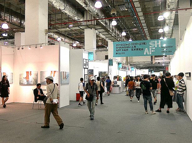 毎年この時期に開催。難解な現代アート、ポップアートの展示が多い上海のほかのアート展に比べて、写実画、イラスト系などわかりやすい作品が多い展示会です