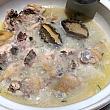 「花胶鶏（魚の浮き袋と鶏のスープ）」ブームの今年はこの火鍋。海鮮と骨つき鶏を白濁するまで煮込んだ火鍋です