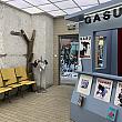 カフェといっても、メインは展示スペース。この日はおしゃれな犬服ブランド「GASU」の展示でした