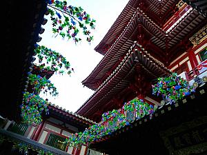 裏手から見た唐代様式の寺院の屋根