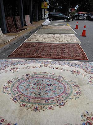 こちらは絨毯のギャラリーです。