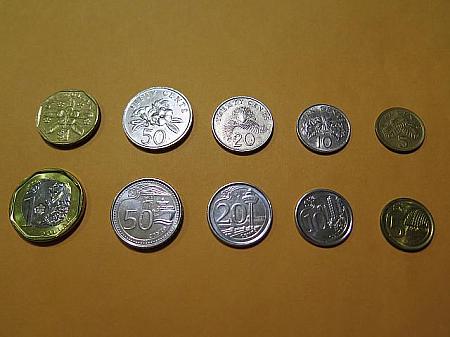 上は旧硬貨、下は新硬貨。どちらも流通しています。左から1ドル、50セント、20セント、10セント、5セント。