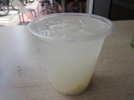 シンガポールの飲み物♪ 豆乳 コピー ローカルコーヒー シュガーケイン ライムジュース テータレ バーリー テーハリア フルーツジュースマイロダイナソー