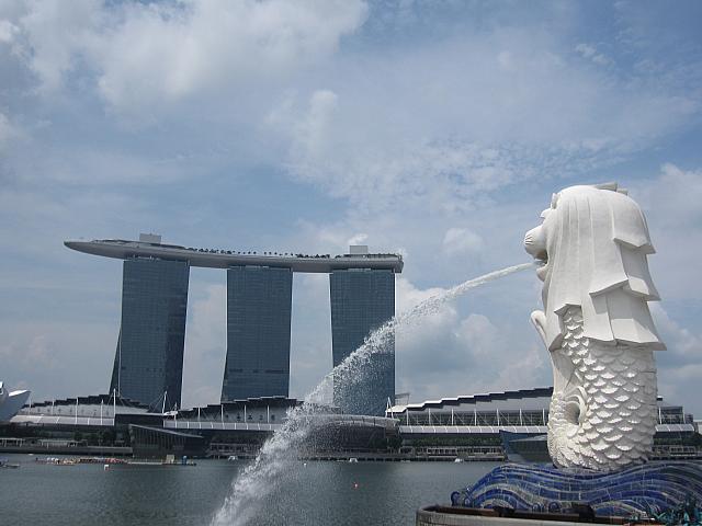 シンガポールにいる５頭のマーライオン シンガポールナビ