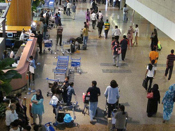 バジェットターミナルが閉鎖後、バジェット航空がターミナル2へ移動になったからなのかも。