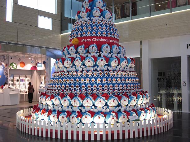 ここ、ワン・ラッフルズ・プレイス・ショッピング・モールにはこんなクリスマスのデコレーション。