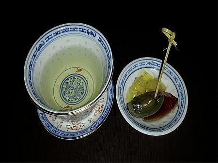 カクテル盛り付けも中国の伝統を意識した感じで凝っていてオシャレです☆