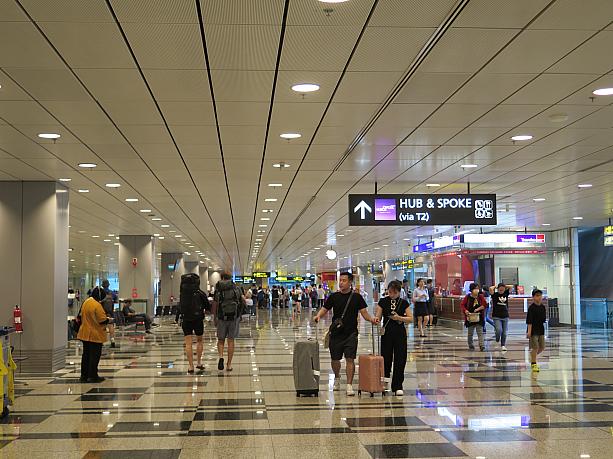 チャンギ空港のターミナル3、到着ロビーです。