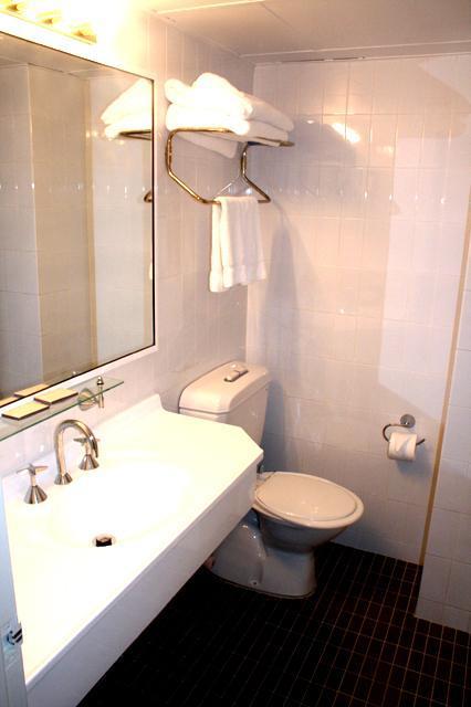 バスルームもタイルと便器を交換され、とても新しい。