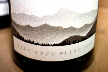<B>Sauvignon Blanc</B><BR>青リンゴのような香りを持ち、芳香性に優れるワイン。すっきりしたワインで味わいは中から辛口。